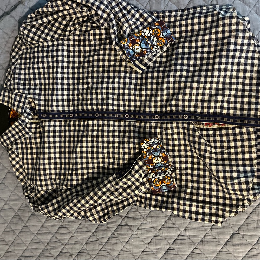 Robert Graham Blue and White Checkered Casual Button Down‎ Shirt - Picture 4 of 8
